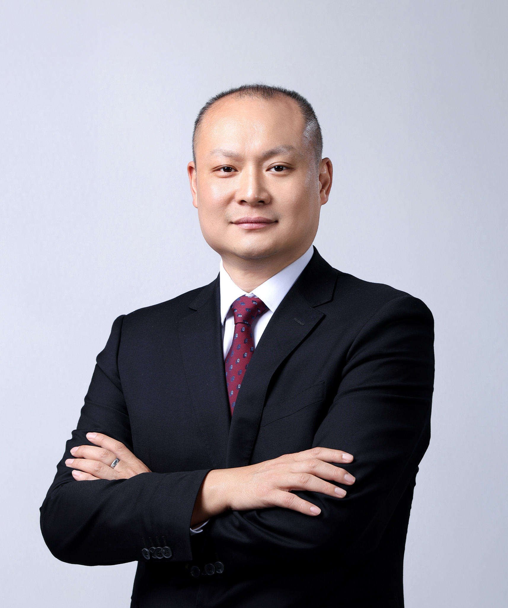 何挪  COO